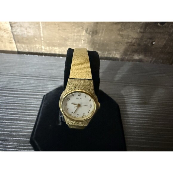 RARE seiko Collector Women's Vintage  Golden Watch With Brand New Battery - Picture 6 of 13